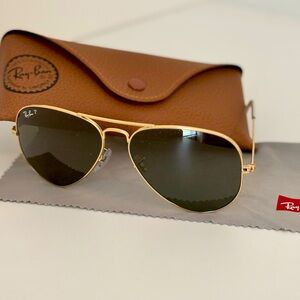 Men’s Ray Ban Sunglasses w/Case and cleaning cloth
